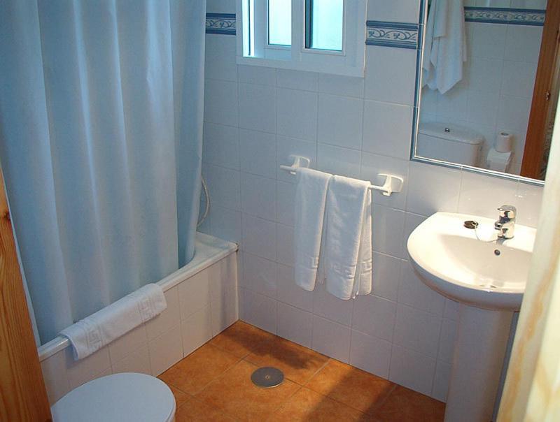 Hostal Las Acacias Los Canos De Meca Pokoj fotografie