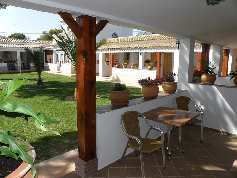 Hostal Las Acacias Los Canos De Meca Exteriér fotografie